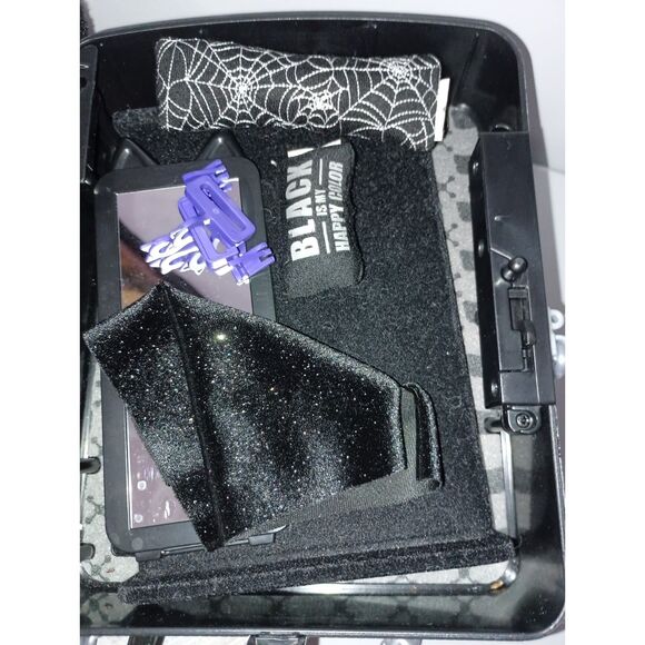 Na Na Na Surprise 3-in-1 Backpack Black Kitty Bedroom with Unicorn Doll (Extra) - Picture 5 of 8